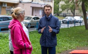 ​Алексей Вихарев благоустроил детскую площадку на Эльмаше