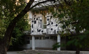 ​В Екатеринбурге появился арт-объект в виде огромной абстракции