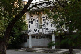 ​В Екатеринбурге появился арт-объект в виде огромной абстракции
