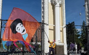 ​Ходулисты и театр на колесе обозрения: как прошел фестиваль «Лица улиц» в Екатеринбурге
