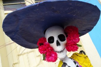 От Хэллоуина до Святок: как разные народы разговаривают с миром мертвых