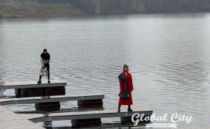 Пирс в центре Екатеринбурга превратился в подиум для модного показа