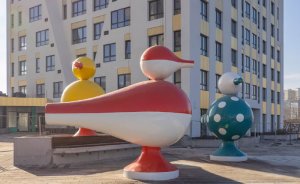 ​Арт-объект в виде гигантских уточек появился в Екатеринбурге