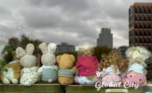 Екатеринбургские музыканты сняли клип с мягкими игрушками горожан