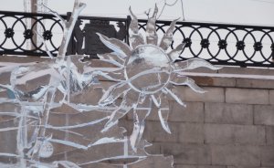 ​В Историческом сквере начали строит ледовый городок