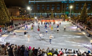 ​В Екатеринбурге перенесли выступление олимпийских чемпионов на открытии катка