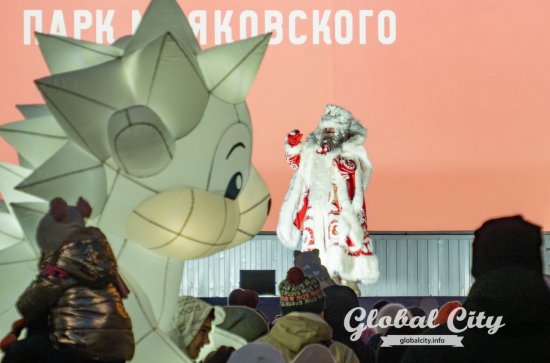 ​Дед Мороз и танцующие елки: как прошло открытие Снежного парка в Екатеринбурге