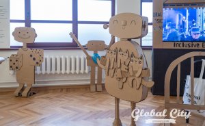 ​Картонные роботы поселились в креативном кластере «Л52» в Екатеринбурге