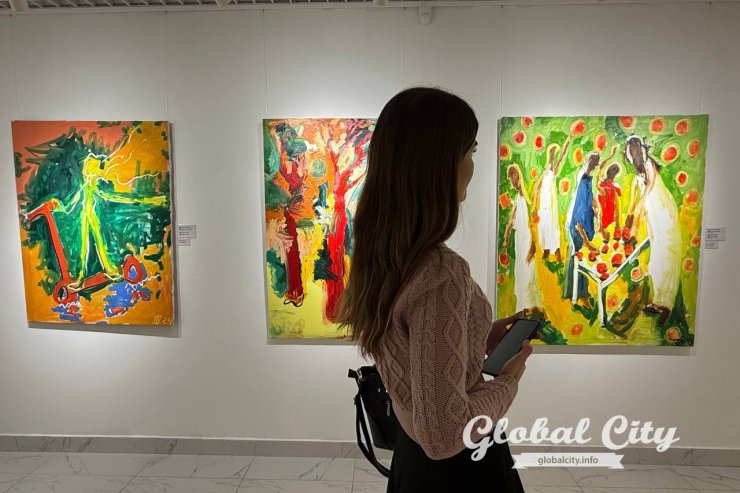 ​В Музее андеграунда наступило лето: в Екатеринбурге открыли выставку уральского художника