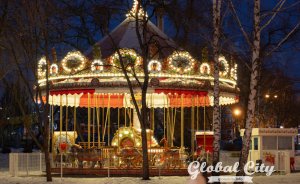 ​Вязанные арт-объекты появились в Парке Маяковского