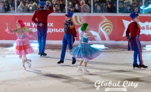 ​На новогодние праздники «Каток на Площади» станет концертной площадкой