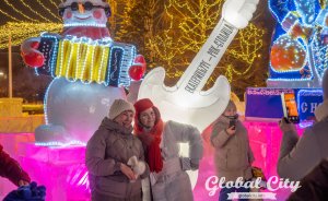 Каким был ледовый городов в Екатеринбурге, посвященный рок-музыке: фоторепортаж Global City