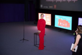 ​«Заточу на ночь пельмешки и буду счастлива!»: Ольга Бузова презентовала в Екатеринбурге фильм