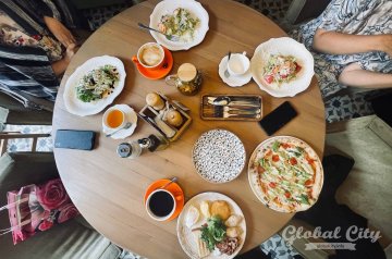 Где в Екатеринбурге поесть бургеры, десерты и хинкали, которые можно в пост