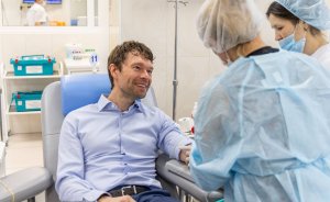 Алексей Вихарев организовал донорскую акцию для помощи Екатеринбургу