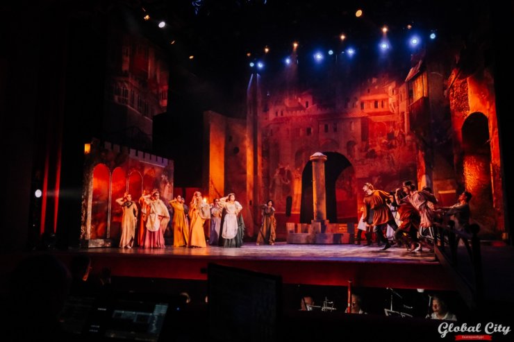 ​В Екатеринбурге обновят основную сцену Свердловской музкомедии