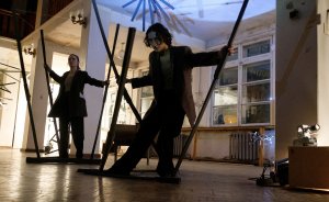 ​Жители Екатеринбурга смогут создать авангардные арт-объекты для спектакля