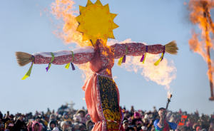 Два гигантских чучела сожгут на Масленицу