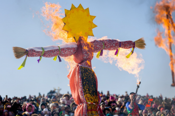 ​Два гигантских чучела сожгут на Масленицу