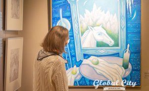 ​Между былью и сказкой: в Музее наива открылась выставка об уральской деревне