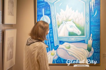 ​Между былью и сказкой: в Музее наива открылась выставка об уральской деревне