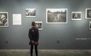 ​Очень женская выставка: в Екатеринбурге открыли выставку о дочках и матерях