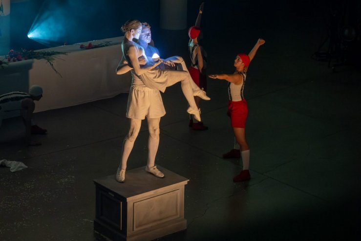 ​Новый сезон Летнего театра в Парке Маяковского откроют спектаклем про Маяковского