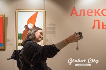 ​Комета, рыбы и наивная «Мона Лиза»: в Екатеринбурге открылась выставка Александра Лысякова