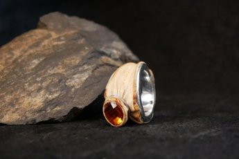 ​В Екатеринбурге покажут абсурдные ювелирные украшения