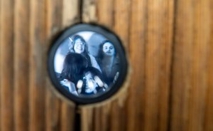 В Екатеринбурге появилась инсталляция о рок-вечеринках 90-х годов