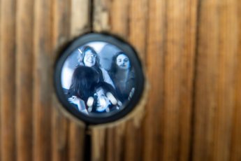 В Екатеринбурге появилась инсталляция о рок-вечеринках 90-х годов