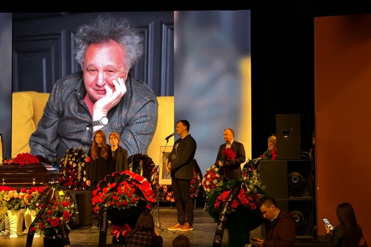 «Мы уходим в закат. Я вас очень люблю»: Екатеринбург простился с Евгением Горенбургом