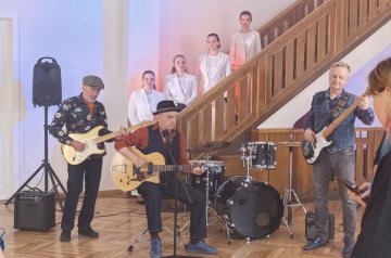 Как группа «Чайф» и проект «Тебя слышно» превратили жесты в искусство