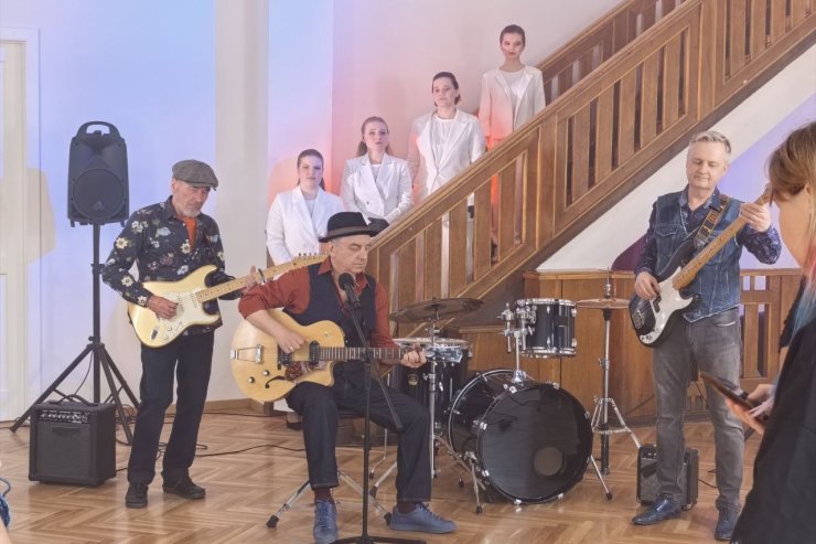 Как группа «Чайф» и проект «Тебя слышно» превратили жесты в искусство