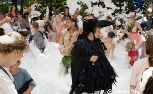 Пенной дискотекой открыли в Екатеринбурге XIX фестиваль «Коляда-Plays»