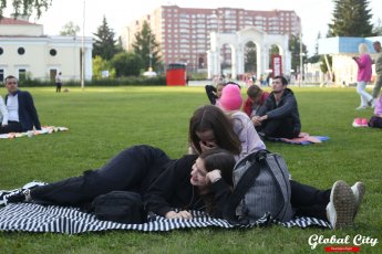 В Парке Маяковского начинает работать кинотеатр под открытым небом