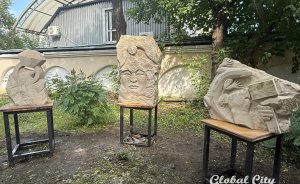 Три арт-объекта появились во дворе екатеринбургского музея
