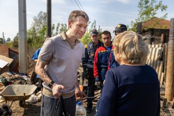 Алексей Вихарев с волонтерами продолжают помогать жителям затопленного Ирбита