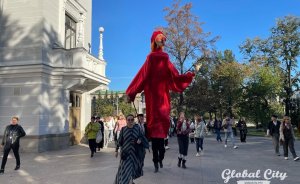 ​Театрализованное шествие с гигантским Петрушкой пройдет по центру Екатеринбурга