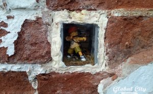 ​На улицах Екатеринбурга появились миниатюрные арт-объекты