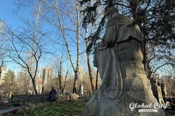 ​Не страшно, а интересно: десять историй Ивановского кладбища