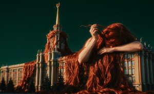 Певица Флора выпустила песню и клип на стихи Бориса Рыжего