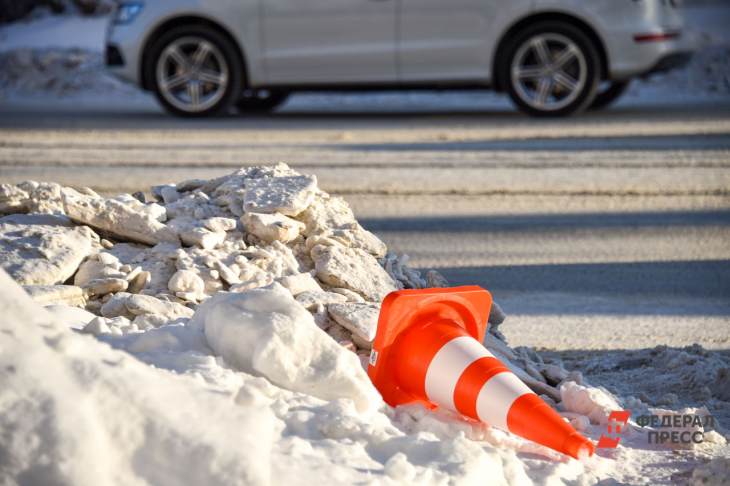 С нескольких улиц Екатеринбурга эвакуируют машины, мешающие уборке снега