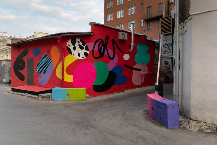 Яркий арт-объект появился на улицах Екатеринбурга