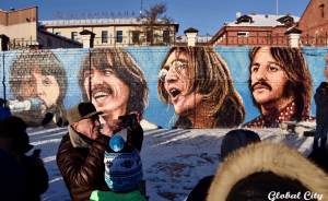 В Екатеринбурге появился огромный мурал, посвященный The Beatles