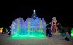 Ледовый городок по мотивам «Алисы в стране чудес» открылся в Академическом