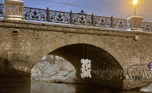 Партизанский стрит-арт уральского художника появился на мостах Екатеринбурга