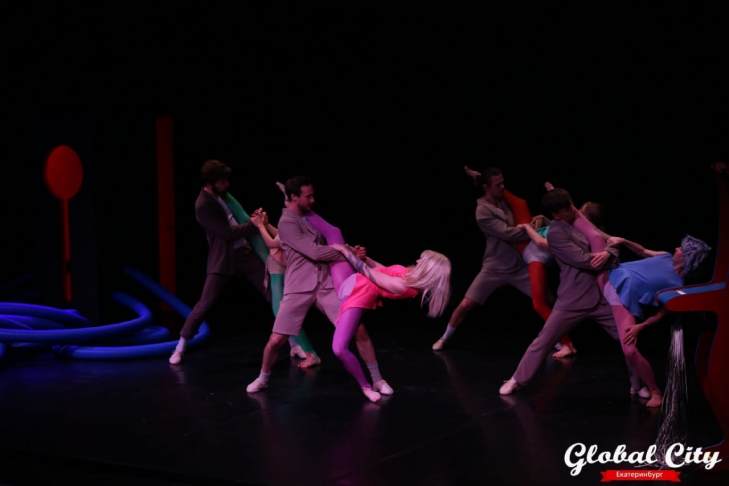 Театр «Провинциальные танцы» открыл сезон в бывшем кинотеатре «Колизей»