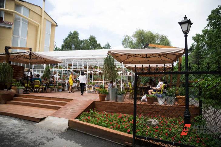 В ресторанах Екатеринбурга открывается сезон летних веранд