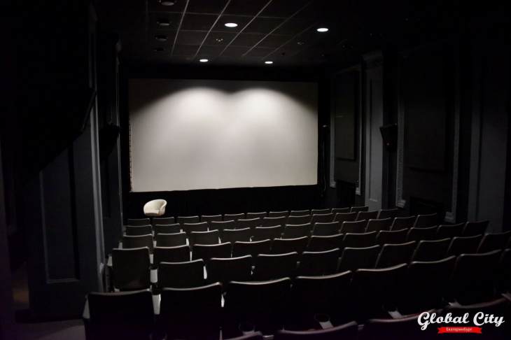 Посещаемость в кинотеатрах Екатеринбурга упала почти в два раза